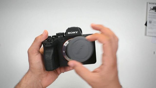 The Best Camera For Hybrid Shooters in 2022 ? - Sony A7 IV w/ 24mm F/2.8 G смотреть онлайн
