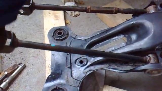 Сайлент-блоки поперечных рычагов подвески