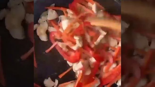 ?Лапша удон с курицей и овощами?