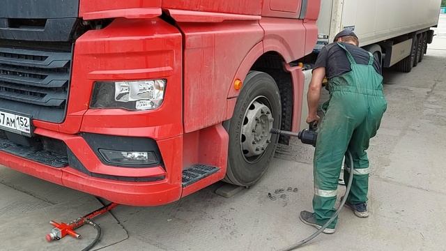 ШИНОМОНТАЖ БАЛАНСИРОВКА КОЛЕС НА MAN TGX 480 смотреть онлайн