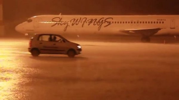 Squall line thunderstorm in El. Venizelos Airport!!!