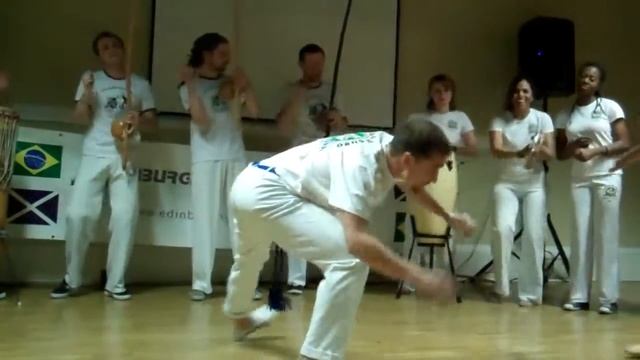 The Edinburgh Samab School HOOTENANNY!! - Capoeira - Malungos and Cordao de Ouro смотреть онлайн