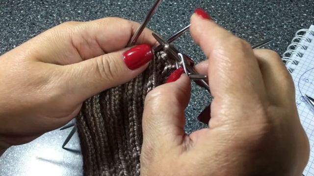 Манишка для малыша спицами. смотреть онлайн