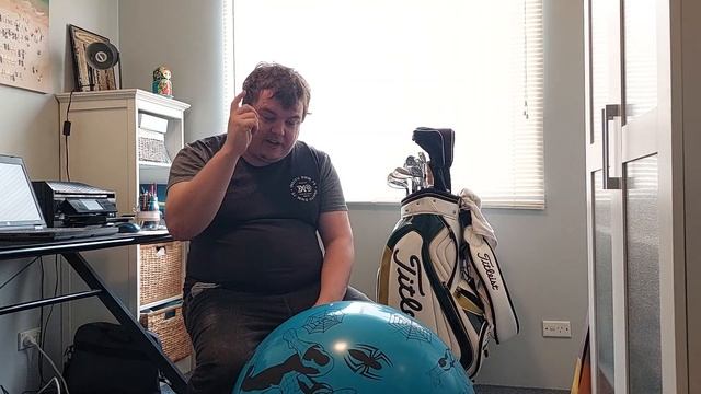 blowing up a blue 36 inch qualatex with spider man print смотреть онлайн