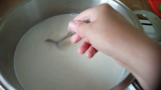 Пробую варить сгущёнку из козьего молока. смотреть онлайн