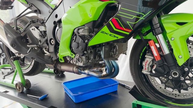 Kawasaki ZX10R 2023 first service cost || prepare for leh ride смотреть онлайн
