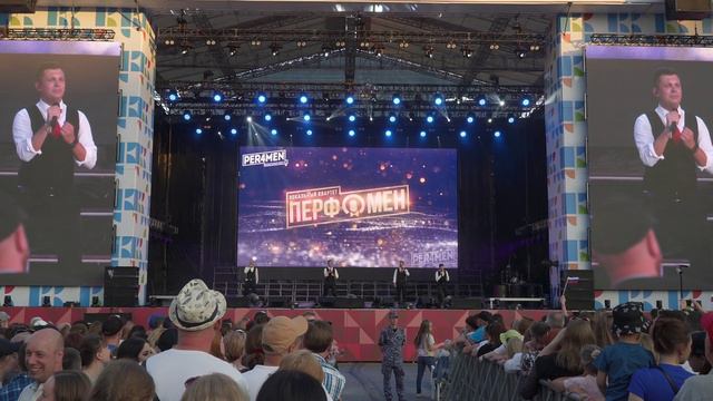 Перфомен 25000 зрителей