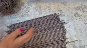 Напольная ваза из бумажной лозы.