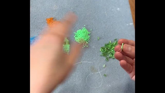 Perlage des boucles d'oreilles avec Shushan Bacon смотреть онлайн