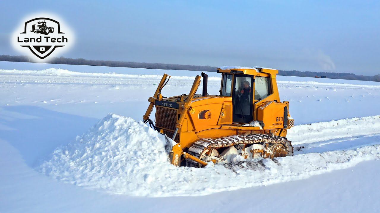 Тяжелая техника против снега - снегозадержание на поле бульдозером Б-11 ЧТЗ. Зима - 2022! смотреть онлайн