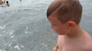 Мы купаемся на море ныряю на глубину сьёмка