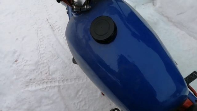 Запускаем мотоцикл Минск 125 )))) после долгово простоя ))) смотреть онлайн