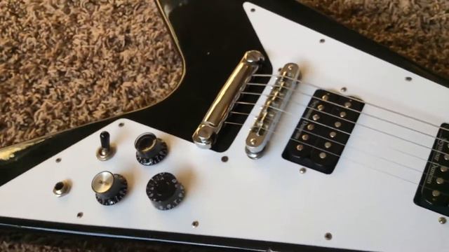 Trogly's Guitars: 1990 Gibson Flying V Black смотреть онлайн