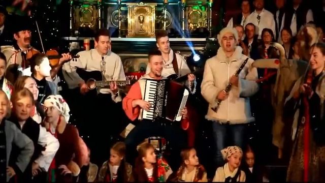 Хождение с Туронем" на Коляду.славянский обряд вождения ряженого быком (туром), смотреть онлайн