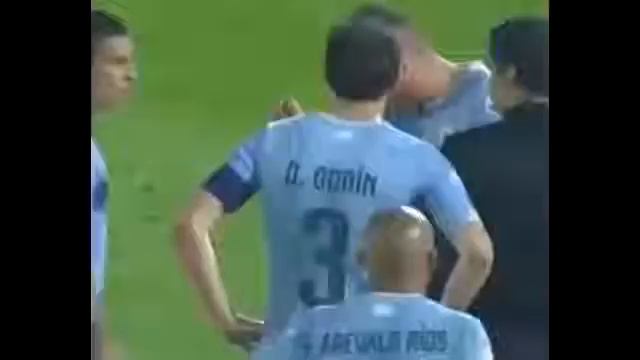 Gonzalo Jara vs Edinson Cavani Why Cavani gets a red card Copa América 2015 смотреть онлайн
