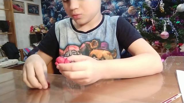 Как слепить предателя из игры Among As смотреть онлайн