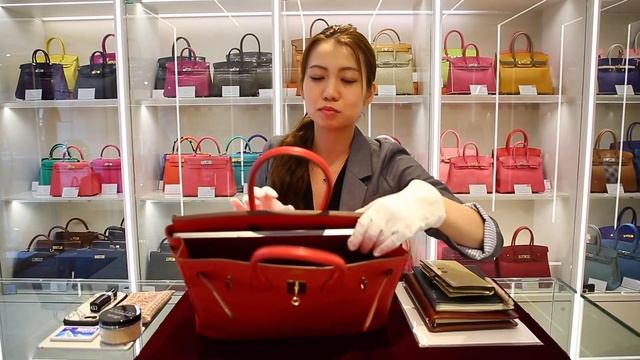 Before You Buy an Hermès Birkin 35 | The most coveted designer handbag in the world. смотреть онлайн