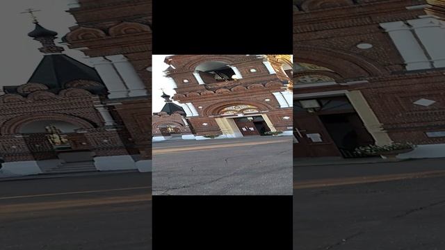 Красивый храм Покрово Васильевский в Павловском Посаде