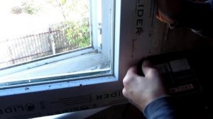 Как СНЯТЬ СТАРУЮ ЗАЩИТНУЮ ПЛЕНКУ с пластиковых окон. Что делать, если пленка на окнах не отдирается