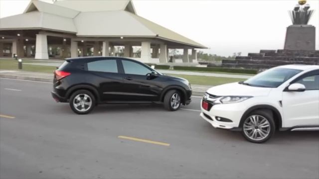 Honda HR-V, latest crossover causes a stir in the compact SUV segment смотреть онлайн