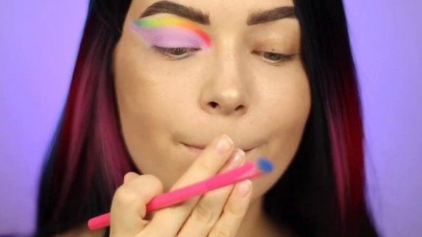 Parisa Neon Demon: неоновая палетка, которая лучше Rude ?