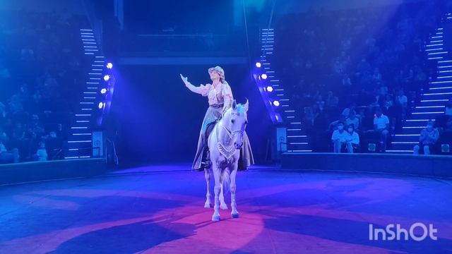 Цирковой номер "Высшая школа верховой езды" Елена Павлович и терская лошадь Оксфорд смотреть онлайн