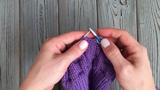 ШАПКА СПИЦАМИ С ОЧЕНЬ ИНТЕРЕСНЫМ УЗОРОМ, КОТОРЫЙ ИМИТИРУЕТ КОСЫ ! KNITTEDHAT