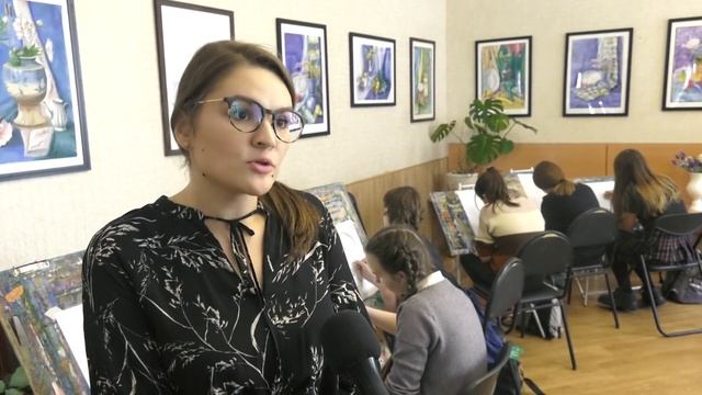Учащиеся детской художественной школы №1 нарисовали портреты мам к 8 Марта смотреть онлайн