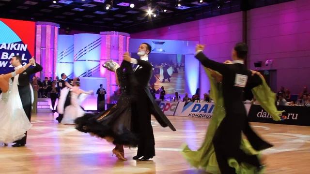 Scholarship Standard A, slow waltz (semi-final round) смотреть онлайн