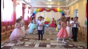 Общий танец «Парус детства» на выпускной