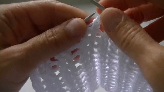 ВЯЖЕМ РЕЛЬЕФНО - АЖУРНУЮ СЕТОЧКУ СПИЦАМИ. БИСТРО И ЛЕГКО. смотреть онлайн