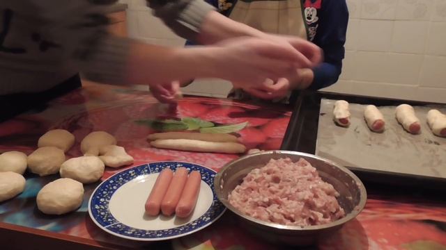 Кулинарный VLOG : ГОТОВИМ сосиску в тесте и беляш ! Легко и просто !!! смотреть онлайн
