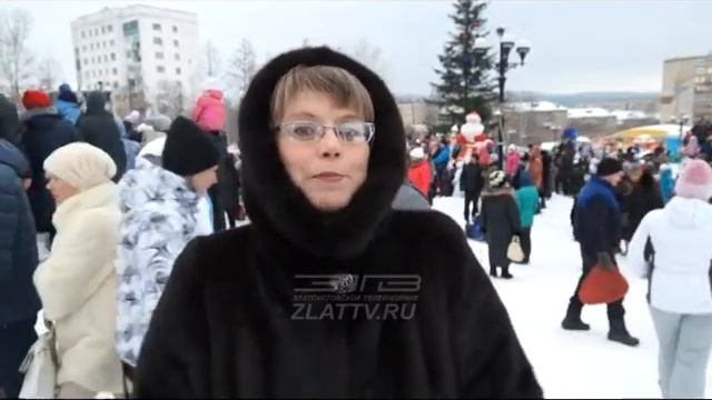 Златоустовцы превратились в Дедов Морозов, Снегурочек и снеговиков смотреть онлайн