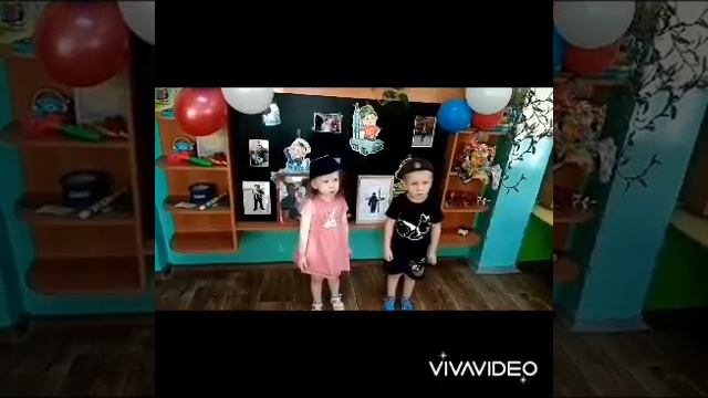 Поздравление с Днём Защитника Отечества пап и всех мужчин от 1 младшей группы "Пчелки". смотреть онлайн