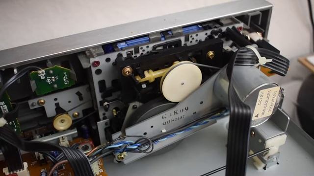 Technics Cassette Deck RS-B14 - A look inside смотреть онлайн