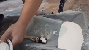 Как правильно покрасить потолок своими руками без пятен и полос