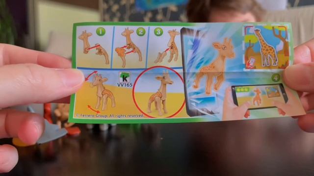 Распаковка киндер сюрпризов с жирафиком 2021 смотреть онлайн