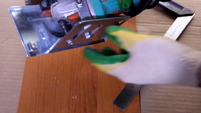 Мини циркулярная пила из болгарки с Алиэкспресс. Недостатки конструкции. смотреть онлайн