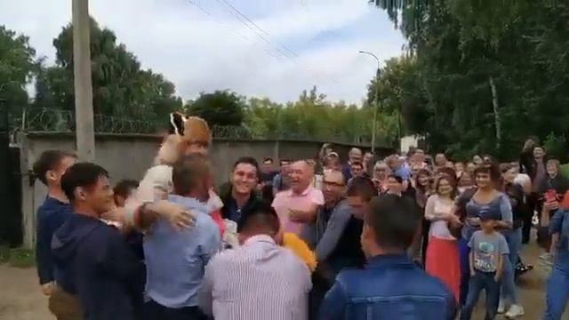 Защитник горы Куштау Фаиль Алсынов освободился из спецприемника смотреть онлайн