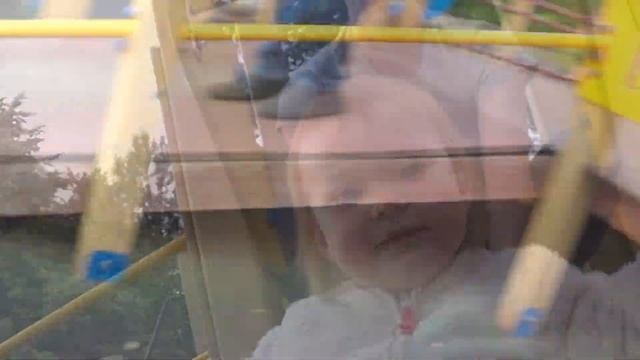 Кировск детская площадка. Сергей и Александра смотреть онлайн