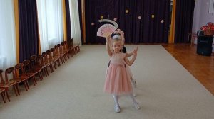 Танец «Леди с веерами»