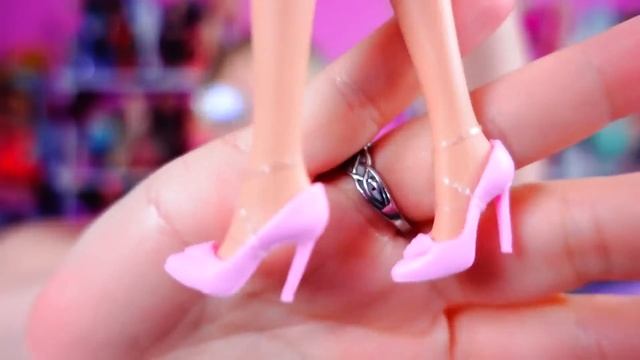 Barbie Movie Doll - Does She Look Like Margot Robbie? смотреть онлайн