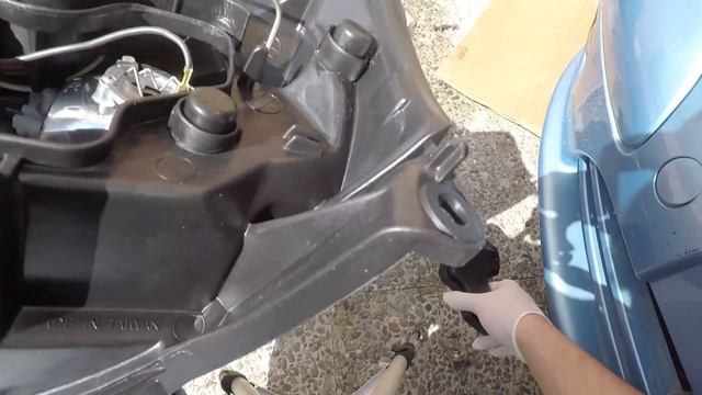 How To Replace The Headlight On Citroen C3 смотреть онлайн