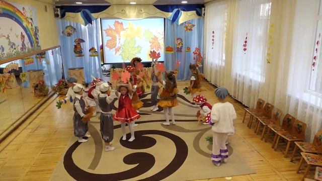 "У лісочку ми гуляли" танок з різнокольоровими листочками смотреть онлайн