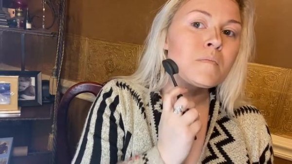 10 minute makeup using some limited edition Mary Kay products!!