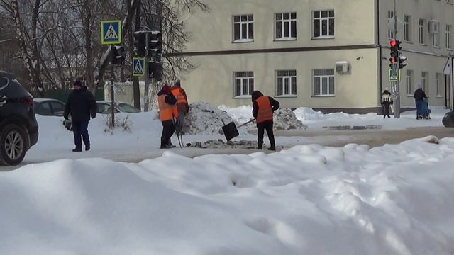 Уборка льда с тротуаров смотреть онлайн