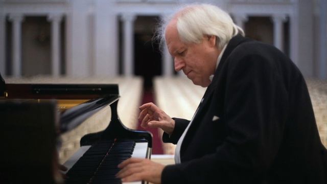 Grigory Sokolov - Bach Partita No.2 in C minor, BWV 826 (St. Petersburg 2010) смотреть онлайн