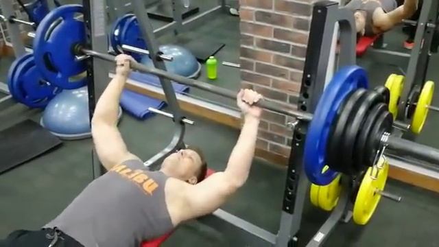 Ученик Шреддера (актер Алексей Моисеев) и его триумф в жиме лёжа смотреть онлайн