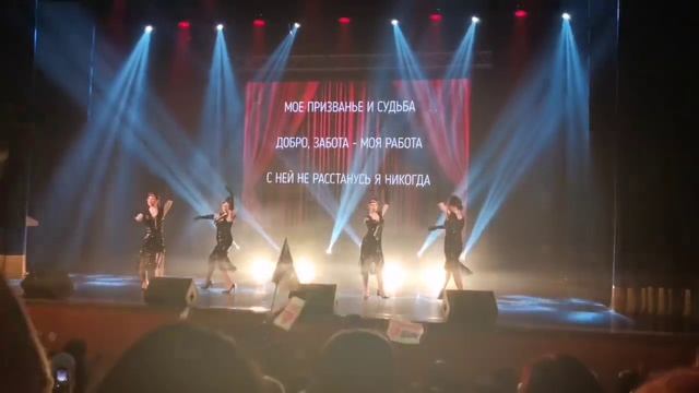 Фееричное и стильное выступление команды в стиле мюзикла "Чикаго". смотреть онлайн