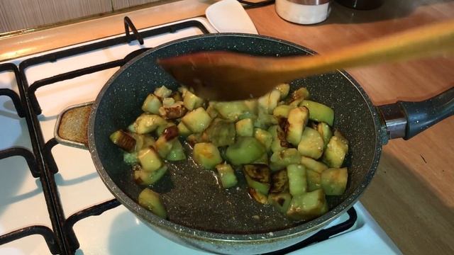 Հավի միս և Սմբուկ սպիտակ սոուսի մեջ / Курица и баклажаны в сметанном соусе / Havi Mis Sousi Mej